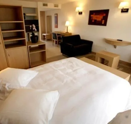 Les Logis D'espale Aparthotel 3*